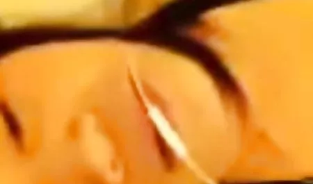 Brünette in besten Dessous tube sex clips