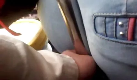 Hände eines Mädchens sexclips umsonst bringen ein Mitglied eines Mannes zum Orgasmus