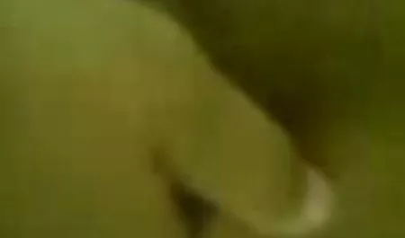 Die Blondine fickt sex clip celebrity sich vor der Kamera