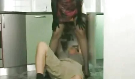 Hier erfahren Sie, wie Sie ein orgasmus sex clips schlafendes Mädchen wecken