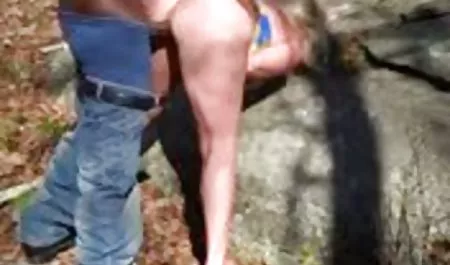 Nacktes Mädchen mit einer schönen deutschsprachige sexclips Figur