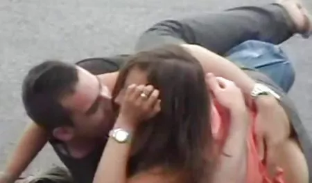 Der Kampf der kurze sexclips Brüste mit süßer Sahne beschmiert