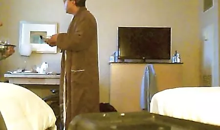 Der Schwarze hat ein weißes Küken camel sex clips im Arsch