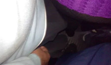 Er faltete die Hände des Mädchens hinter ihrem Rücken und spuckte sie freie deutsche sexclips in die Muschi