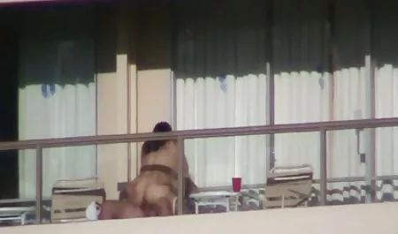 Striptease deutsche sexclips in der Dusche unter den Wasserstrahlen