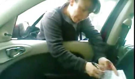 Studentin in einem gratis deutsche sex clips verlassenen Gebäude