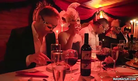 Sex Mädchen ruinierte die Beine und masturbiert perverse sex clips die Vagina