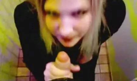 In der Umkleidekabine kostenlose sexklips