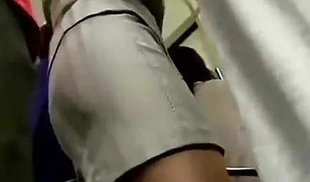Klebt wie sexclips kostenlos ein Badetuch am Arsch
